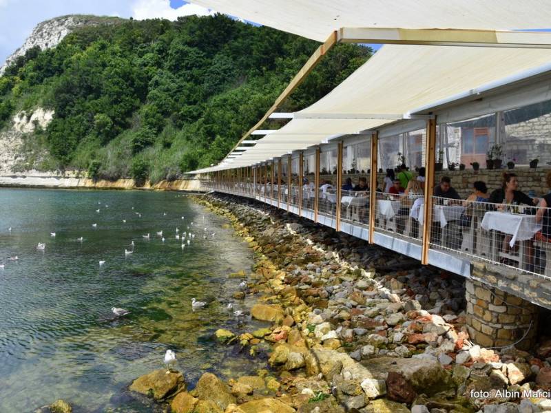 Farma małży i restauracja nad morzem, Dalboka, Bułgaria